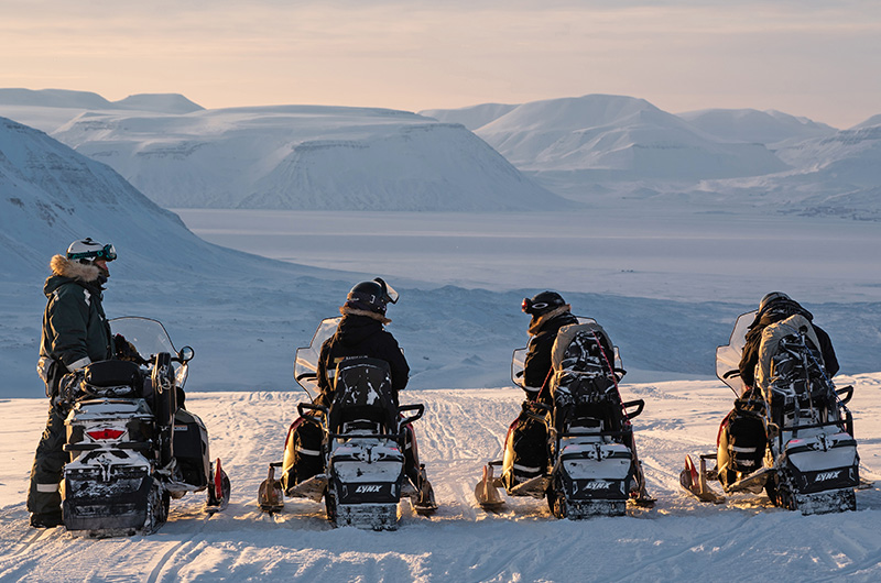 Snowmobiling-Basecamp-Svalbard